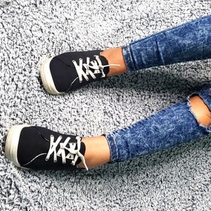 I'm selling these slip on shoes